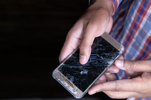 Cracked phone screen repair near Deptford